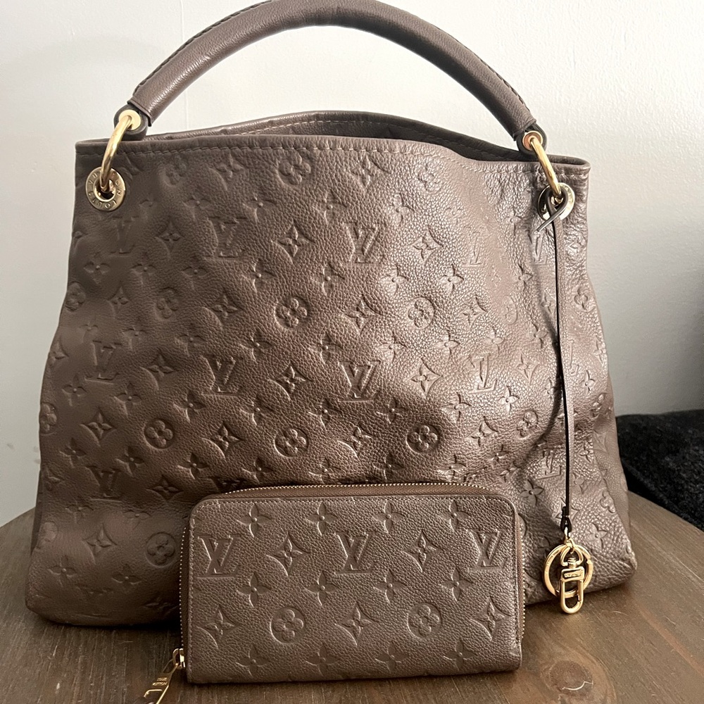 AUTHENTIC LV Empreinte Artsy MM Taupe Glace